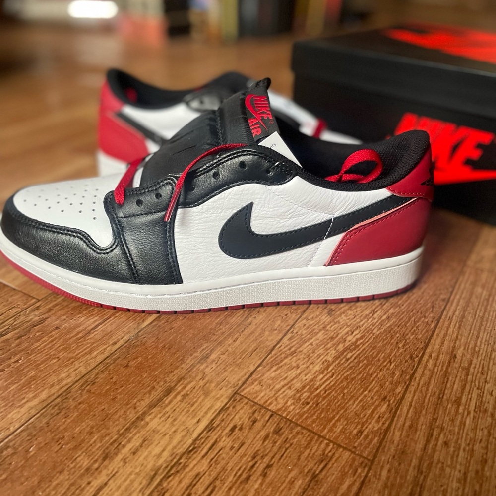 Air Jordan 1 low blacktoe